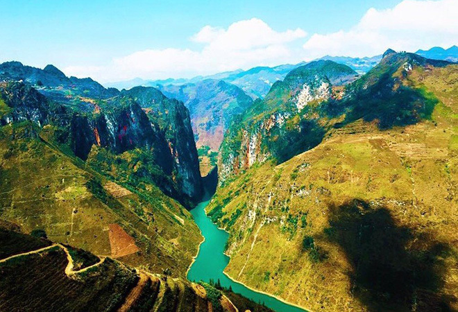 Sông nho quế: dải lụa ngọc bích trải dài trên cao nguyên