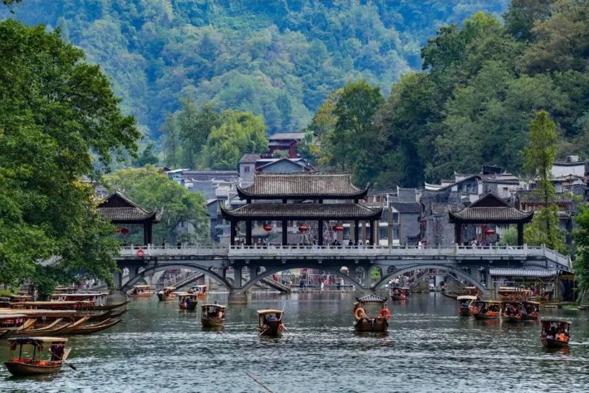 Tour Trung Quốc - Hà Nội - Ân Thi - Phượng Hoàng Cổ Trấn Trương Gia Giới - Thất Tinh Sơn Hoặc Thiên Môn Sơn