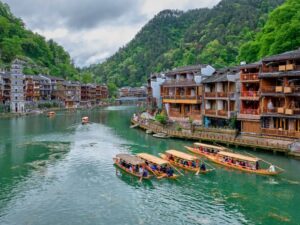 Phượng Hoàng Cổ Trấn