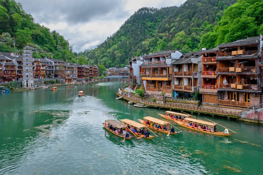 Phượng Hoàng Cổ Trấn